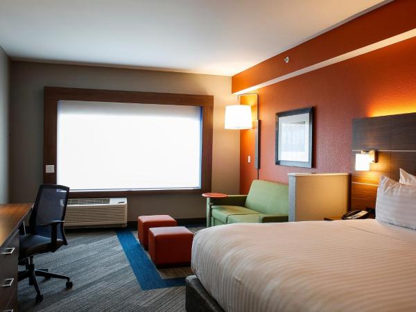 Holiday Inn Express & Suites Downtown Louisville, an IHG Hotel : photo 3 de la chambre one-bedroom king suite with communications accessible roll-in shower