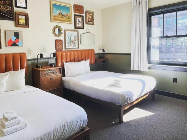 KEX Hotel : photo 3 de la chambre chambre double standard avec salle de bains commune