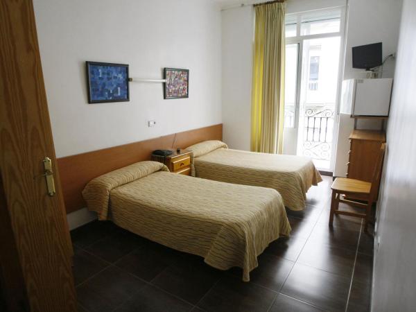 Hostal San Fernando : photo 4 de la chambre chambre lits jumeaux