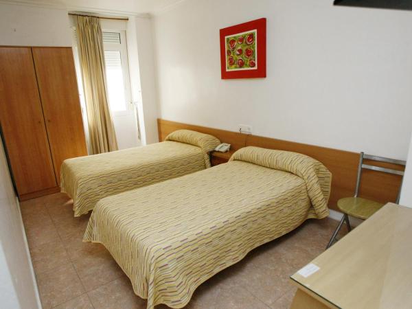 Hostal San Fernando : photo 3 de la chambre chambre lits jumeaux