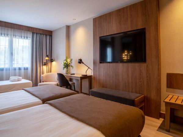 Hotel Granada Center : photo 3 de la chambre chambre double avec lit d'appoint