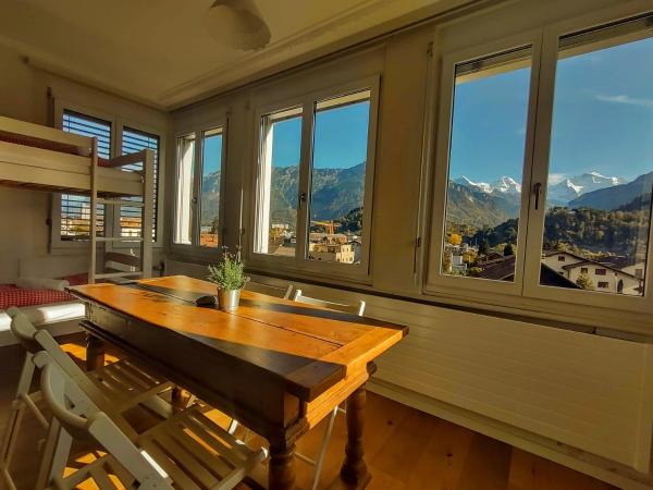 Adventure Hostel Interlaken : photo 2 de la chambre chambre familiale avec salle de bains