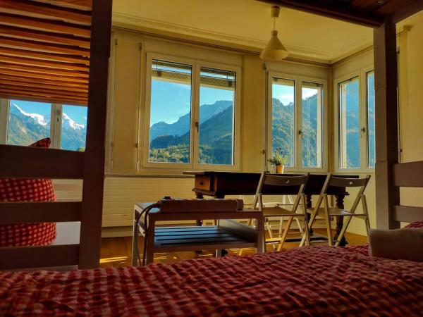 Adventure Hostel Interlaken : photo 3 de la chambre chambre familiale avec salle de bains