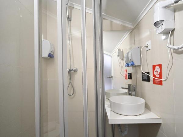 Famous Crows Lisbon Suites : photo 7 de la chambre chambre double avec salle de bains privative - quatrième Étage