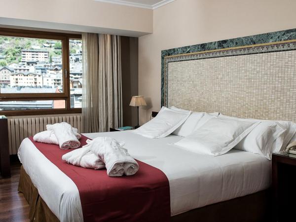 Roc Blanc Hotel & Spa : photo 2 de la chambre chambre double ou lits jumeaux deluxe - vue sur ville 