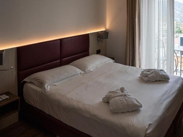 Splendid Hotel Taormina : photo 5 de la chambre chambre double deluxe avec balcon - vue sur mer