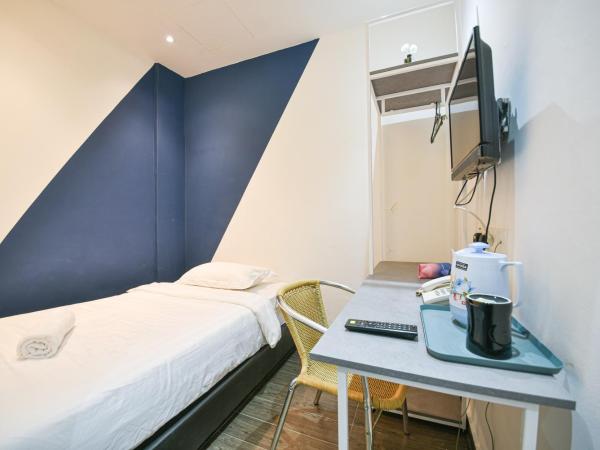 Meta Hotel : photo 3 de la chambre chambre simple avec salle de bains privative