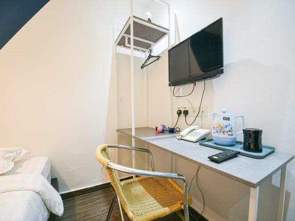 Meta Hotel : photo 4 de la chambre chambre simple avec salle de bains privative