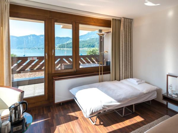 Seehotel Sternen : photo 5 de la chambre chambre double avec lit d'appoint et vue sur le lac