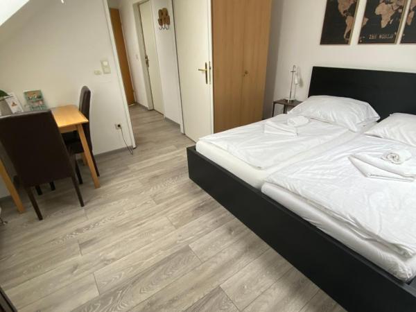 Pension Lizzi : photo 2 de la chambre chambre double ou lits jumeaux standard