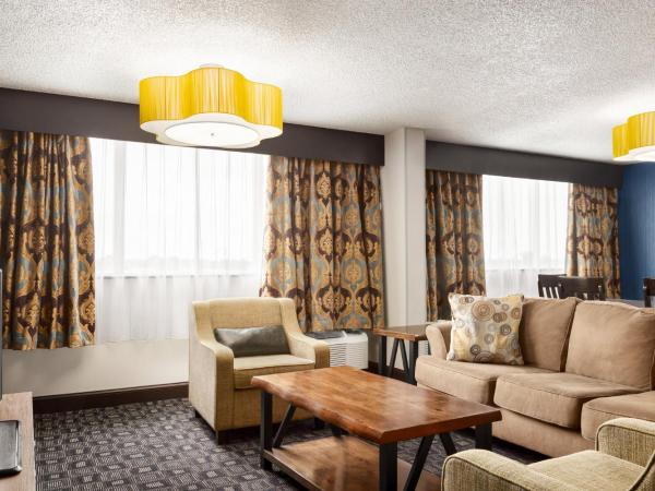 Holiday Inn Louisville East - Hurstbourne, an IHG Hotel : photo 2 de la chambre suite 1 chambre
