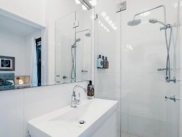 Cremorne Point Manor : photo 3 de la chambre chambre lit queen-size avec vue