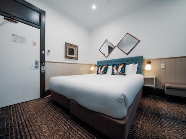 Cremorne Point Manor : photo 3 de la chambre chambre lit king-size - vue sur port
