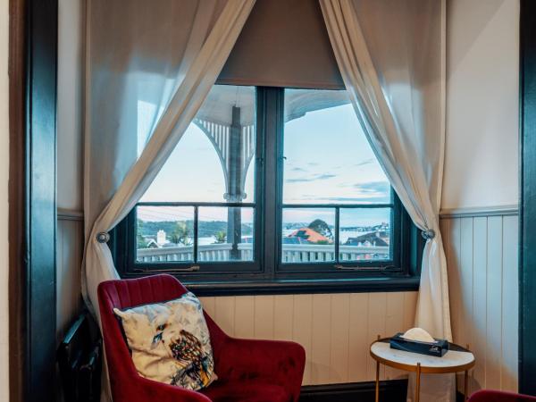 Cremorne Point Manor : photo 1 de la chambre chambre lit king-size - vue sur port
