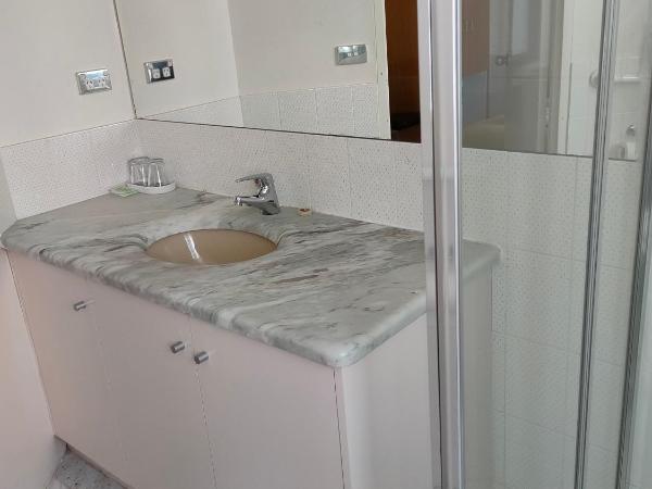 Harringtons102 : photo 4 de la chambre petite chambre lits jumeaux.

