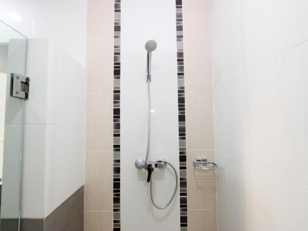 V-twin Donjan Service Apartment : photo 3 de la chambre chambre lits jumeaux