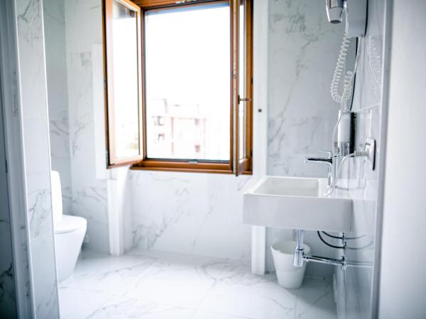 B&B Best Hostel Milano : photo 1 de la chambre lit simple dans dortoir pour femmes