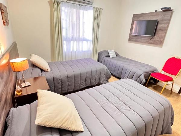 Hotel ATEPSA : photo 2 de la chambre chambre triple avec salle de bains privative