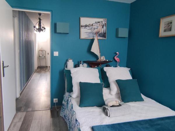 2 chambres côté plage : photo 5 de la chambre chambre double avec salle de bains commune