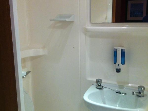 Colliers Hotel : photo 4 de la chambre chambre simple avec toilettes privatives et douche