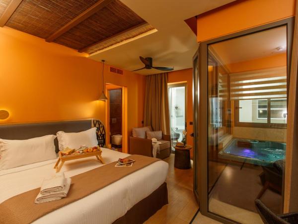 Palmera Beach Hotel & Spa - Adults Only : photo 3 de la chambre suite supérieure deluxe avec hammam et jacuzzi