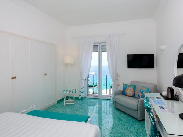 Relais Maresca Luxury Small Hotel & Terrace Restaurant : photo 5 de la chambre chambre double supérieure - vue sur mer