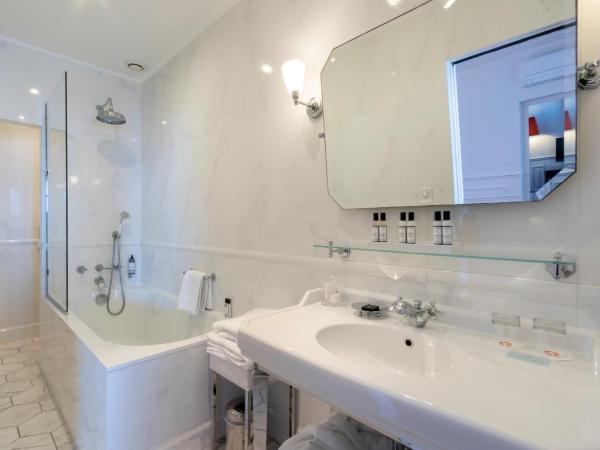 Hôtel Les Mouettes - Teritoria : photo 7 de la chambre privilège : salon séparé, terrasse et vue sur mer