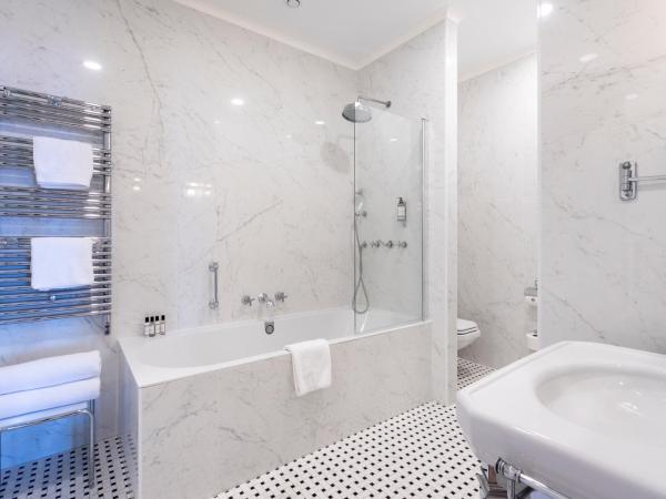 Hôtel Les Mouettes - Teritoria : photo 3 de la chambre privilège : salon séparé, terrasse et vue sur mer