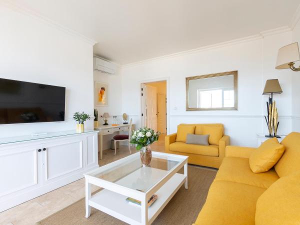 Hôtel Les Mouettes - Teritoria : photo 2 de la chambre privilège : salon séparé, terrasse et vue sur mer