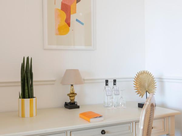 Hôtel Les Mouettes - Teritoria : photo 9 de la chambre privilège : salon séparé, terrasse et vue sur mer