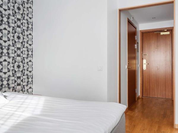 Sure Hotel by Best Western Esplanade : photo 3 de la chambre chambre lit queen-size standard - non-fumeurs