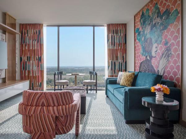 Lake Nona Wave Hotel : photo 2 de la chambre suite 1 chambre lit king-size avec balcon