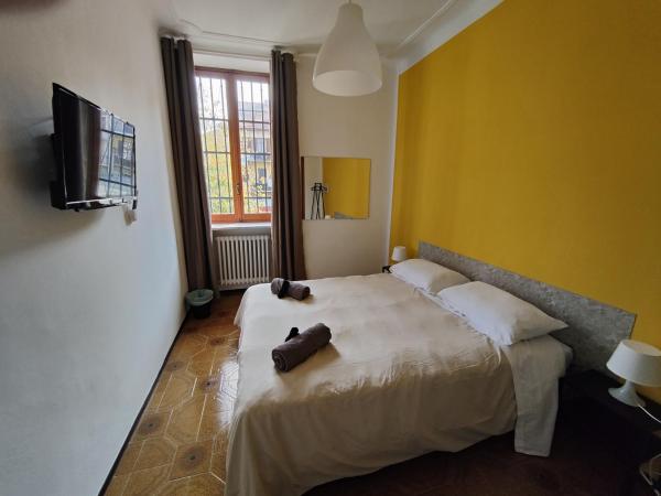 Hostel Turin Metro Young : photo 4 de la chambre chambre double avec salle de bains commune
