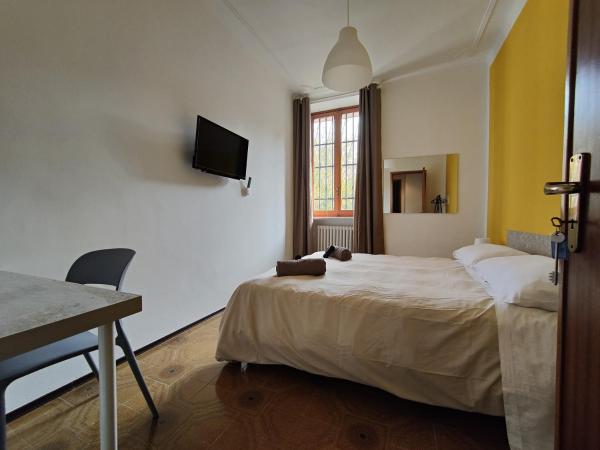 Hostel Turin Metro Young : photo 2 de la chambre chambre double avec salle de bains commune