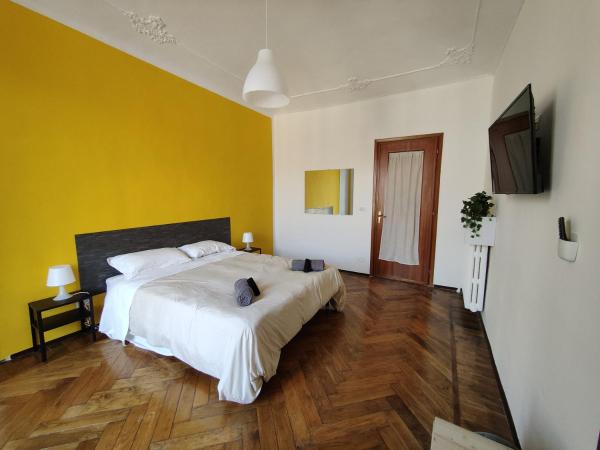 Hostel Turin Metro Young : photo 7 de la chambre chambre double avec salle de bains commune