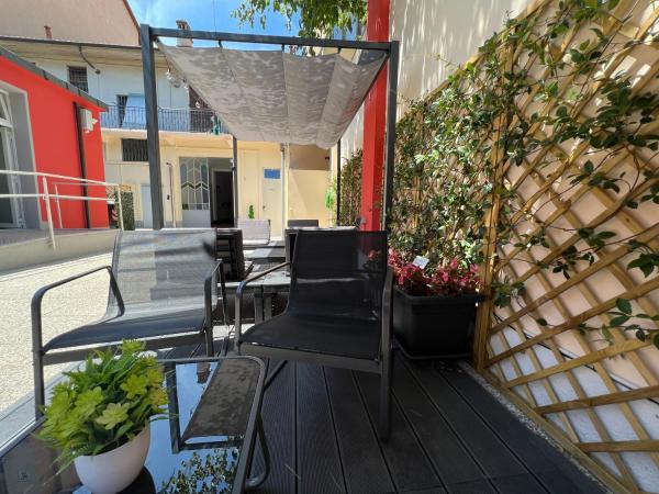 Hostel Turin Metro Young : photo 10 de la chambre chambre familiale avec salle de bains privative