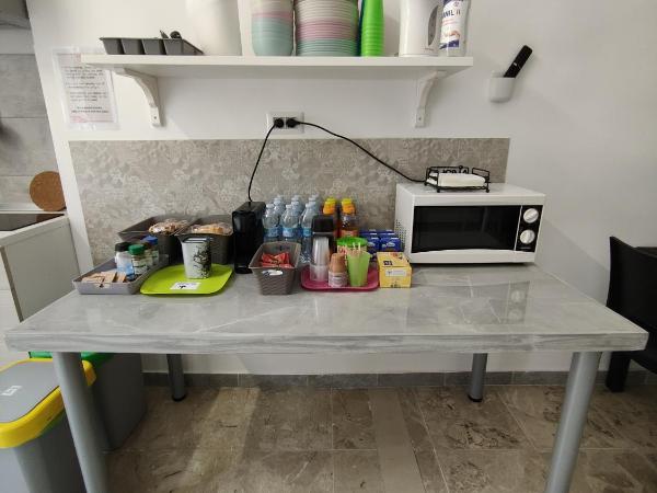 Hostel Turin Metro Young : photo 10 de la chambre chambre lits jumeaux avec toilettes communes