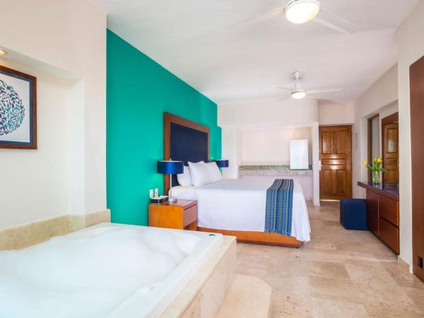 Crown Paradise Golden All Inclusive Resort - Adults Only : photo 4 de la chambre suite avec jacuzzi