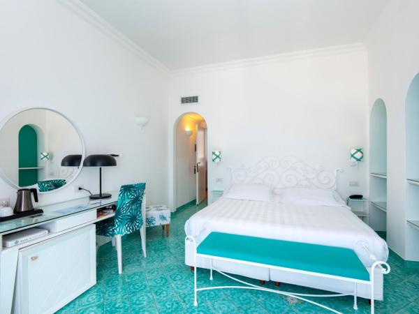 Relais Maresca Luxury Small Hotel & Terrace Restaurant : photo 6 de la chambre chambre double supérieure - vue sur mer