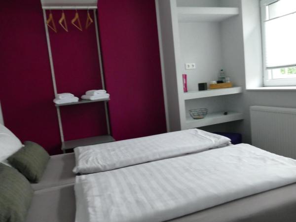 Pension Sölde : photo 1 de la chambre chambre double avec salle de bains privative