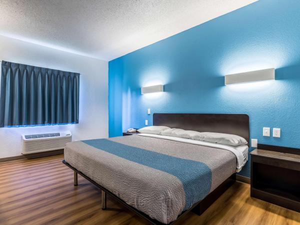 Motel 6-Indianapolis, IN - Southport : photo 1 de la chambre chambre lit king-size deluxe