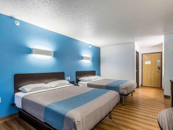 Motel 6-Indianapolis, IN - Southport : photo 1 de la chambre chambre deluxe avec 2 lits queen-size - non-fumeurs