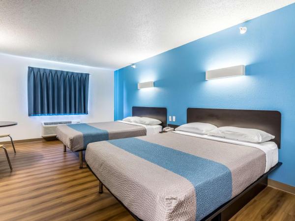 Motel 6-Indianapolis, IN - Southport : photo 3 de la chambre chambre deluxe avec 2 lits queen-size - non-fumeurs