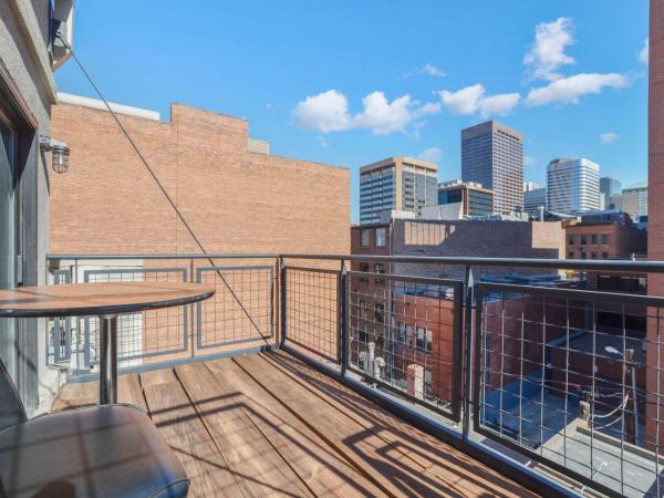 Good Hotels Downtown Denver : photo 6 de la chambre studio avec terrasse