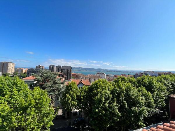 Hotel Royal Suite Santander : photo 9 de la chambre suite de luxe avec terrasse et vue sur la mer