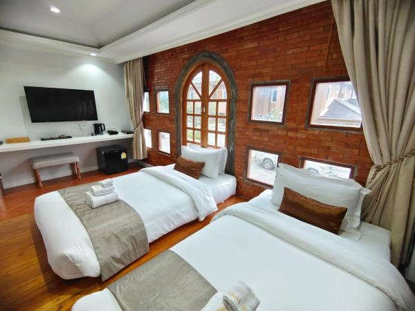 Lanna Oriental Hotel - SHA Extra Plus : photo 8 de la chambre hébergement lits jumeaux de style lanna