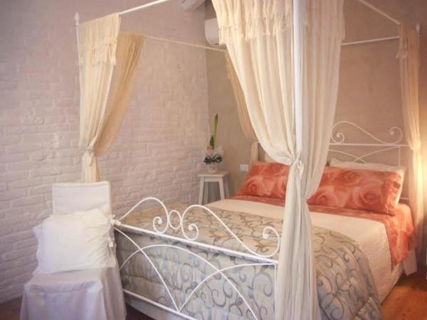Bed & Breakfast Canova : photo 7 de la chambre chambre lit queen-size avec balcon
