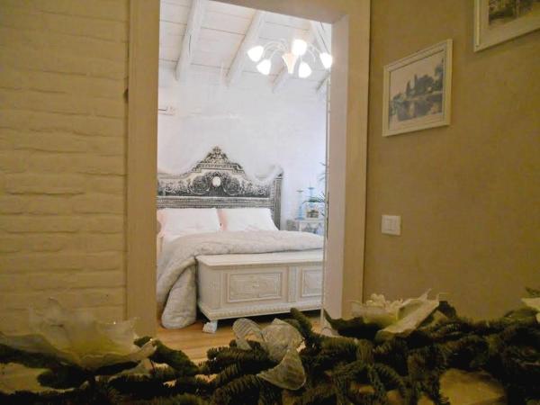 Bed & Breakfast Canova : photo 8 de la chambre chambre lit king-size - vue sur jardin