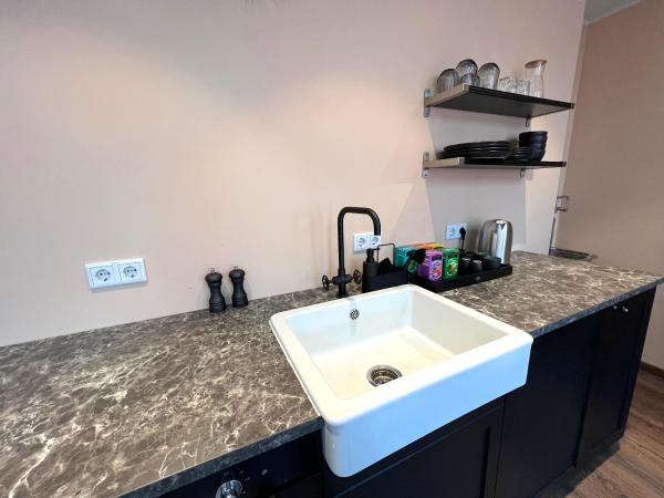 Heart House Guesthouse : photo 4 de la chambre chambre double avec lit d'appoint