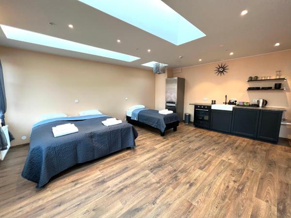 Heart House Guesthouse : photo 2 de la chambre chambre double avec lit d'appoint